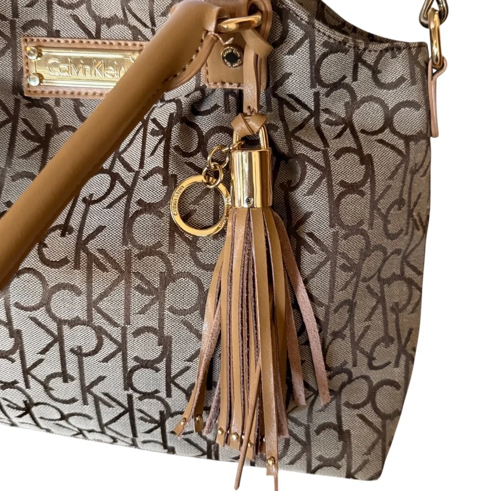 Calvin Klein Canvas khaki and tan signature logo shoulder/crossbody bag. NWOT - Picture 4 of 11